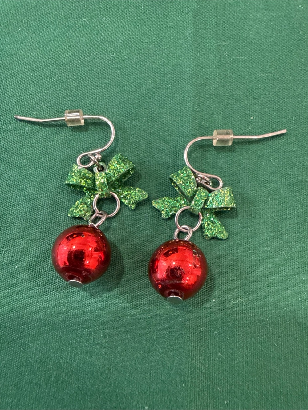 Festive Green Bow and Red Bauble Drop Earrings. 87F